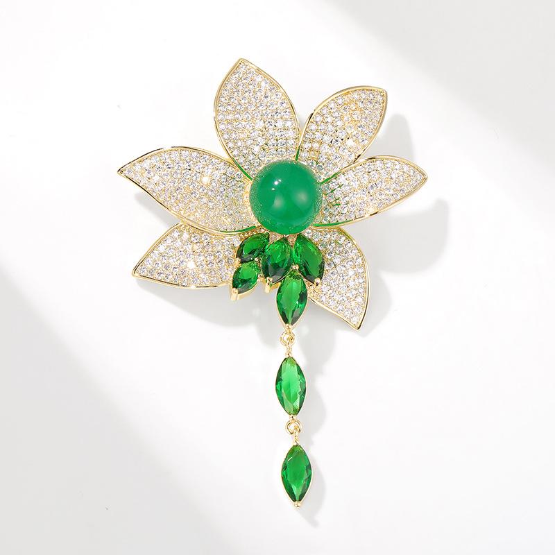 

Elegant Emerald Lotus Luxury Rhinestone Pendant Brooches Pins For Women Exuqisite High Quality Plant Suit Dress Corsage Gift