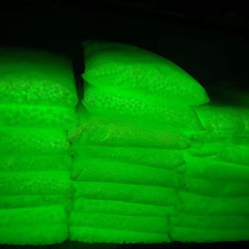 Leuchtende Angelhaken mit leuchtenden Perlen