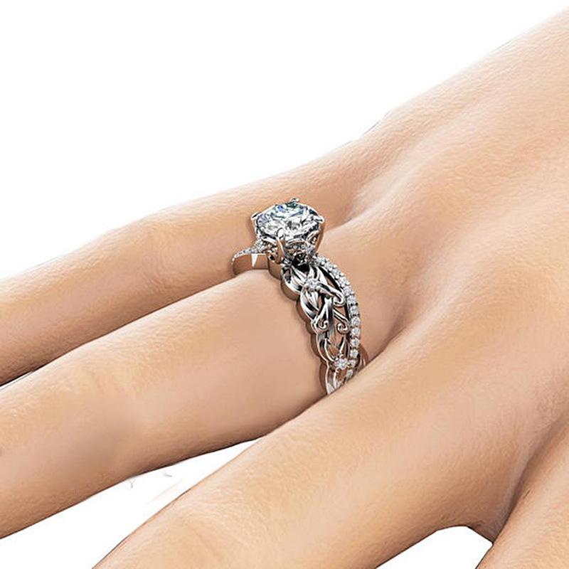 Trendy Fashion Zircon, White Copper Gold-Plated High-End Women'S Ring Cover Ring.