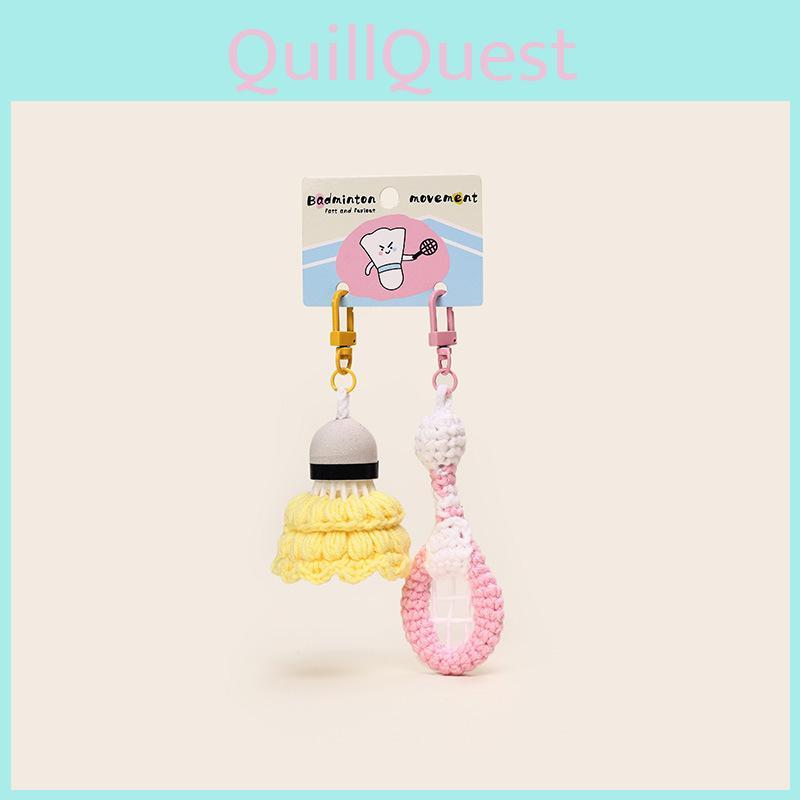 Kleiner gehäkelter Badminton- und Schläger-Schlüsselanhänger aus Plüschmaterial als modisches Taschenaccessoire