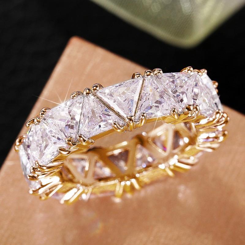 Huitan Fashion Contracted Triangular CZ Crystal Ring for Women Good Quality Versatile Design Party Wedding Luxury Jewelry Anillo