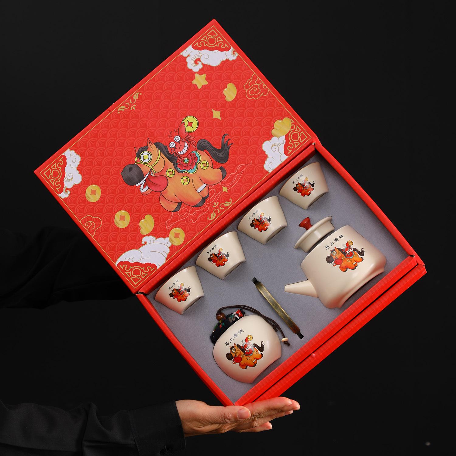 

New Year of the Horse Christmas Immediately Ruyi Express Group Gift Box New Year of the Horse Christmas Ruyi Express Group Gift Box 01 "get blessed" lift handle gift set червоний