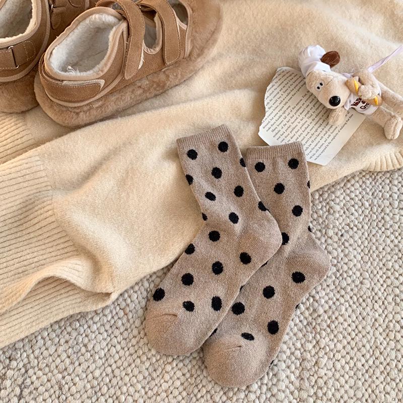 Warme Damen-Wollsocken mit Pünktchen, mittellang - Braun Maillard Kaffee, Japanischer Stil, Herbst/Winter