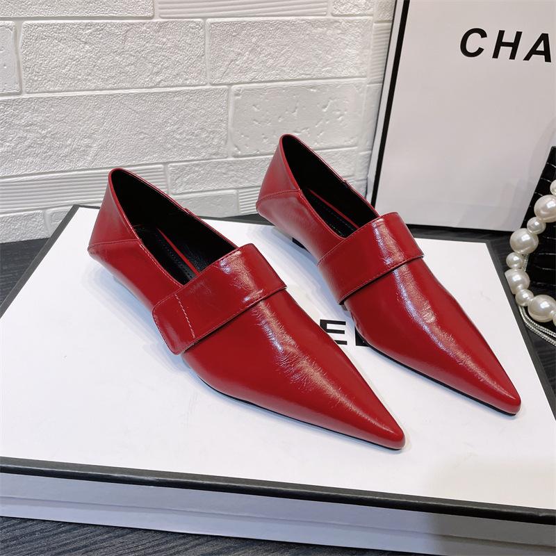 

Cowhide~ Japanese small leather shoes 2025 new versatile black one-pedal French pointed cat heel light mouth single shoes 40 красный