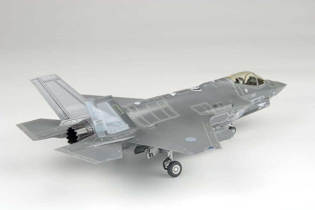 PLATZ Japan Air Force Lightning II 302nd Squadron 50th Anniversary Commemorative Paint Scheme Plastic Model Kit Masking 1/72 Self-Defense F-35A (with