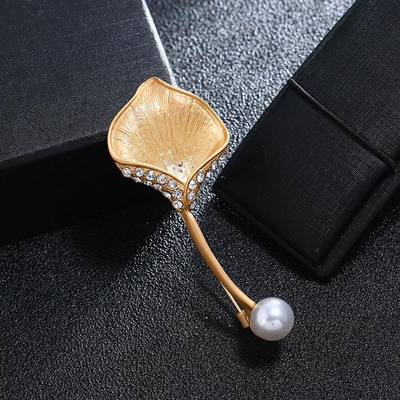 Luxury temperament dumb gold brooch female morrow plant pearl flower pin suit simple brooch with jewelry