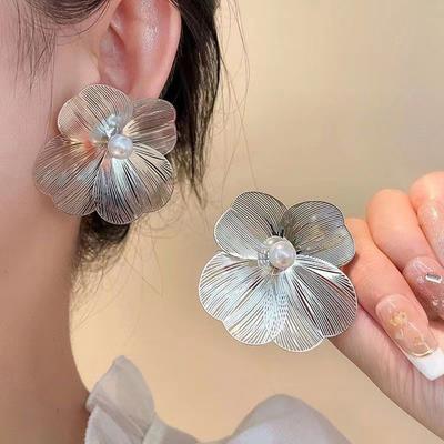 Large Flower Pearl Earrings For Women Luxury Design Stud Earrings For Women Korean Fashion Jewelry Accessories Gift