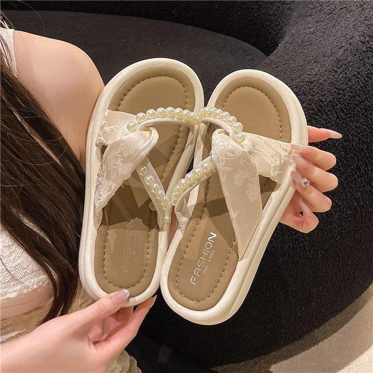 

Premium pregnant women s cool slippers women s summer wear 2025 new fairy wind French beach thick-bottomed one-word slippers 40