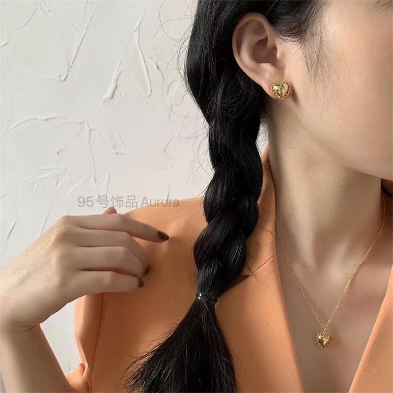 

Korean simple atmosphere niche hollow heart stud earrings silver peach heart lace edge love earrings ears women s earrings