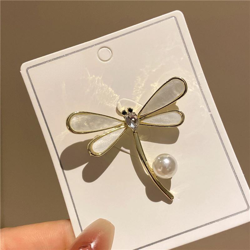 Crystal Dragonfly Butterfly Brooches for Women Metal Pearl Bow Flower Lapel Pins Cute Insect Badge Fashion Accessories Gifts