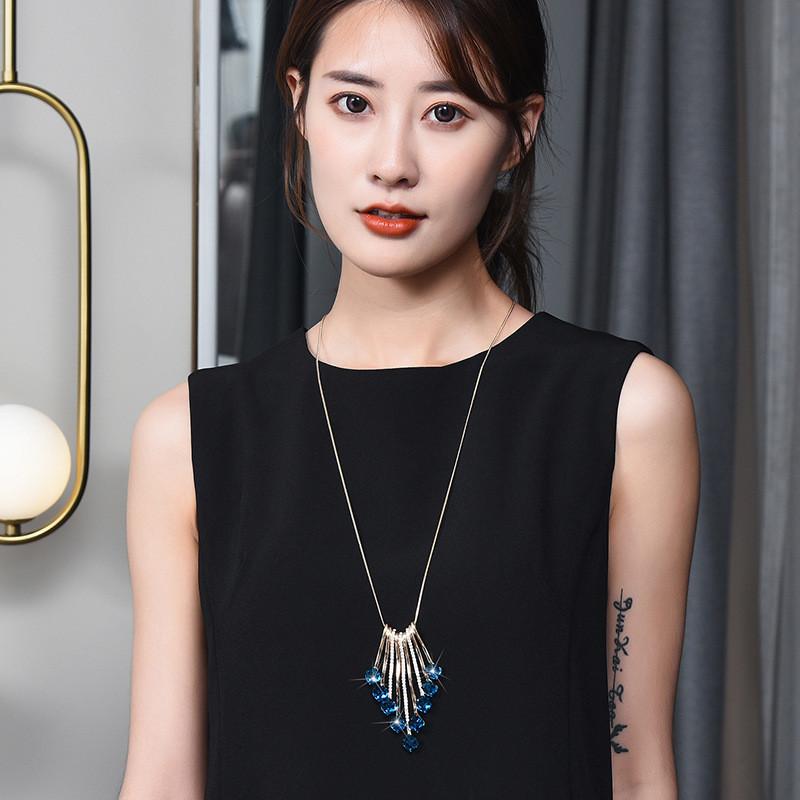 Crystal Luxurious Geometric Pendant Necklace Perfect For Gifts And Special Occasions