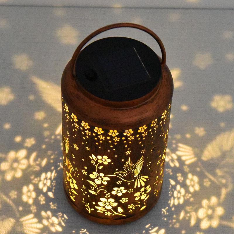 Kolibri Solar Laterne für Außen: Wasserdichtes Schmiedeeisen Hohldesign für Innenhöfe