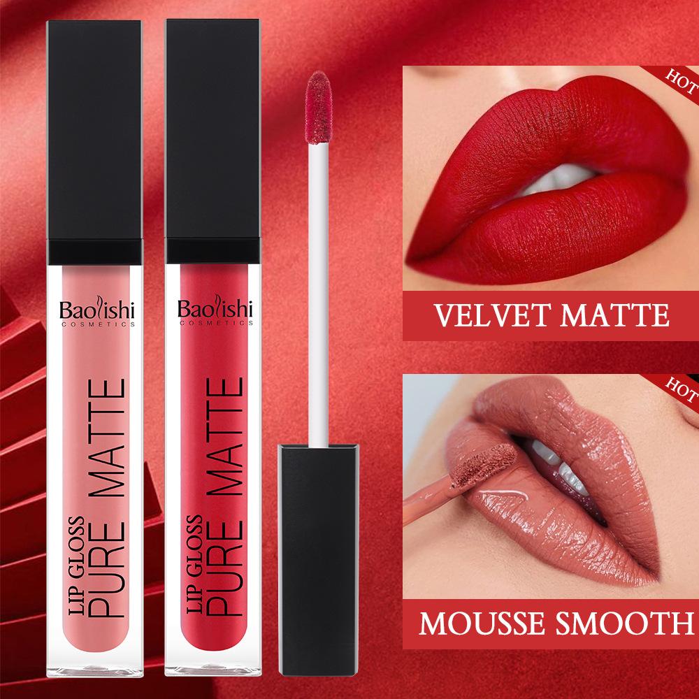

Матовая помада для губ Matte Lip Glaze не прилипает к чашкам и не выцветает.