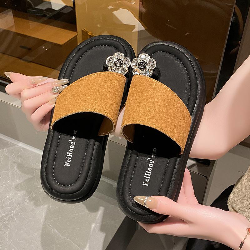 Cool slippers women's summer wear 2025 new thick-soled beach sandals pinch feet women's pregnant women's small fragrant wind one-word drag