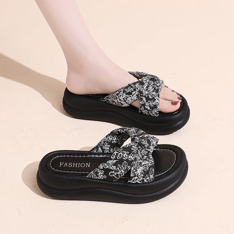 Fashion Shoes Woman Summer Thick Bottom New Chinese Style Slippers Breathable Outdoor Fashion Printed Cross Beach Shoes for Women