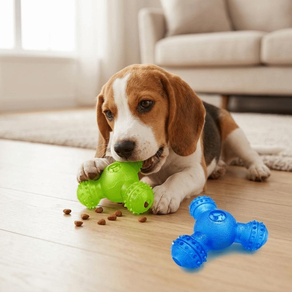 Verschiedene Farben Hundefutterspielzeug 3-Loch Rundes Hundepuzzle-Spielzeug Zahnpflege Kauspielzeug Tägliche Fütterung