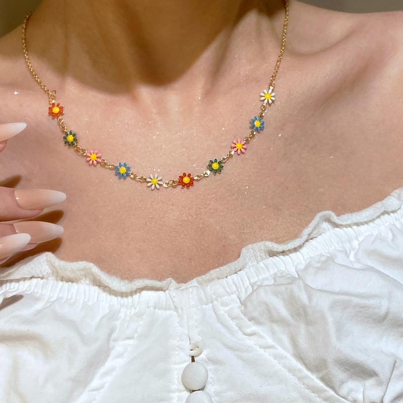 

Vintage Colorful Daisy Beaded Pendant Necklace for Women Minimalism Gold Color Flower Clavicle Chain Beach Vacation Zircon Gift