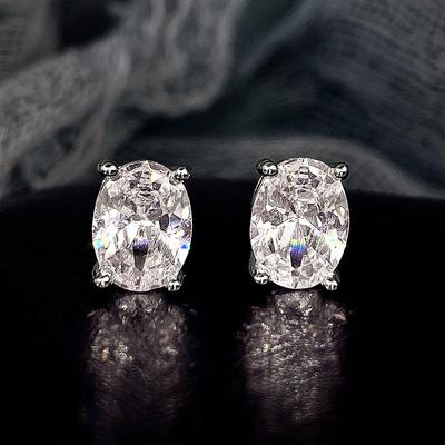 Besondere Ohrringe, Strahlende Einzel-Diamant-Ohrstecker mit vier Krappen für Damen, Modische und kompakte ovale Zirkonia-Ohrringe.