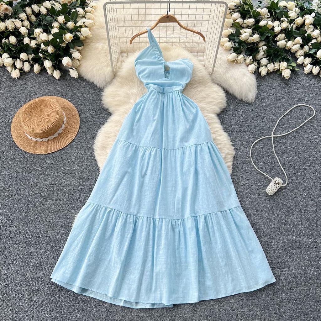 A Slimming Women's Dress with Off-the-shoulder Straps and Ruffles