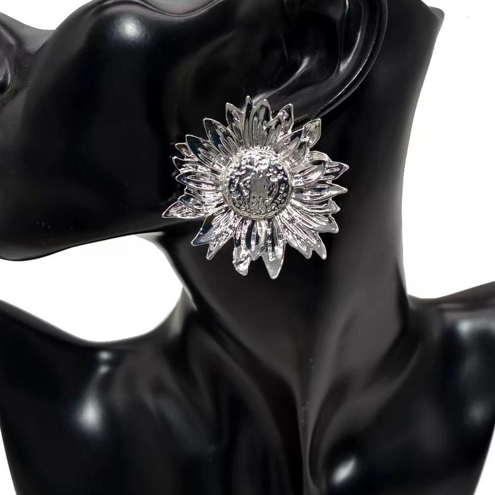 

2024 Retro 14k Gold Large Flower Stud Earrings - Women s Sunflower Trend золотой