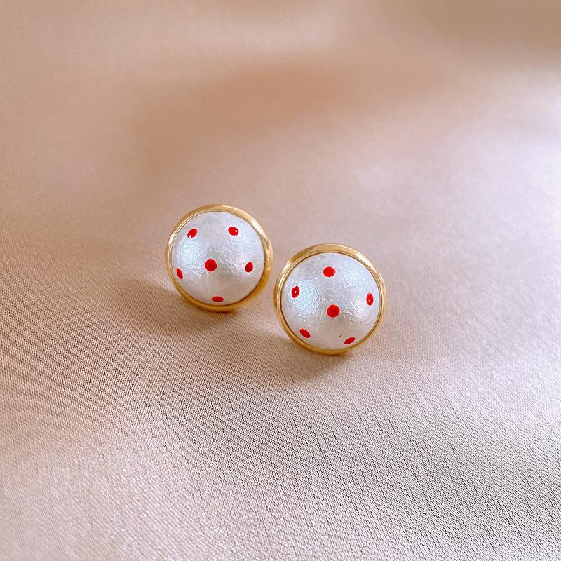 Silver Needle Retro Polka Dot Pearl Stud Earrings - Stylish, Versatile Design for Women