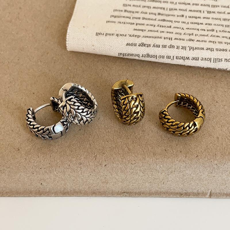 Retro And Old Twist Metal Circle Ear Buckle Women'S Niche Personality Unique Exquisite Fashion Versatile Earrings