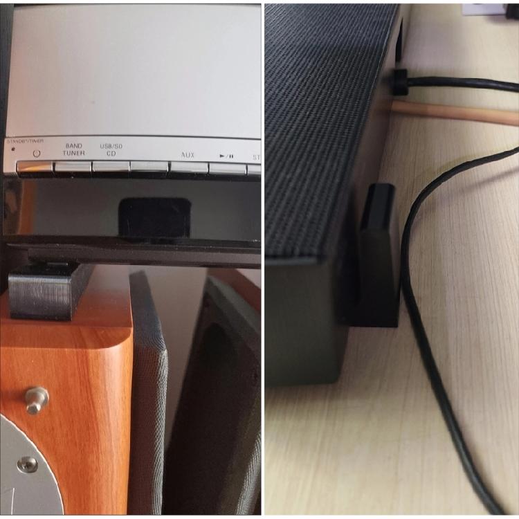 Zvýšený stojan pro soundbar s protiskluzovými gumovými nožičkami pro stabilní umístění a čistý zvuk