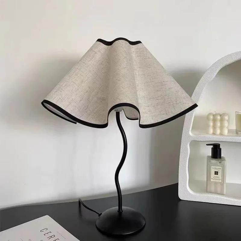 Nordic LED Table Lamp Bedroom Living Room Bedside Retro Bar Coffee Dining Desktop Decoration Night Light Desk Lamps