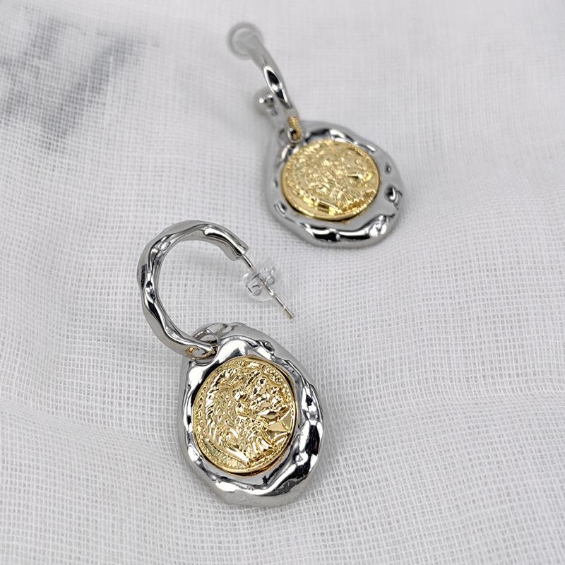 Designer Relief Ohrringe: Zweifarbige 925er Silbernadel, gebraucht aus der Qingdao Jewelry Collection