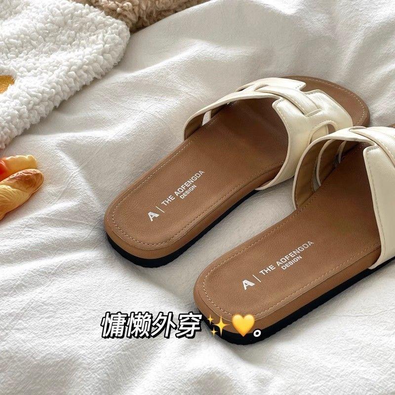 Advanced sense~ Great easy to wear one-word soft-soled fashionable outer wear versatile flat-bottomed beach slippers