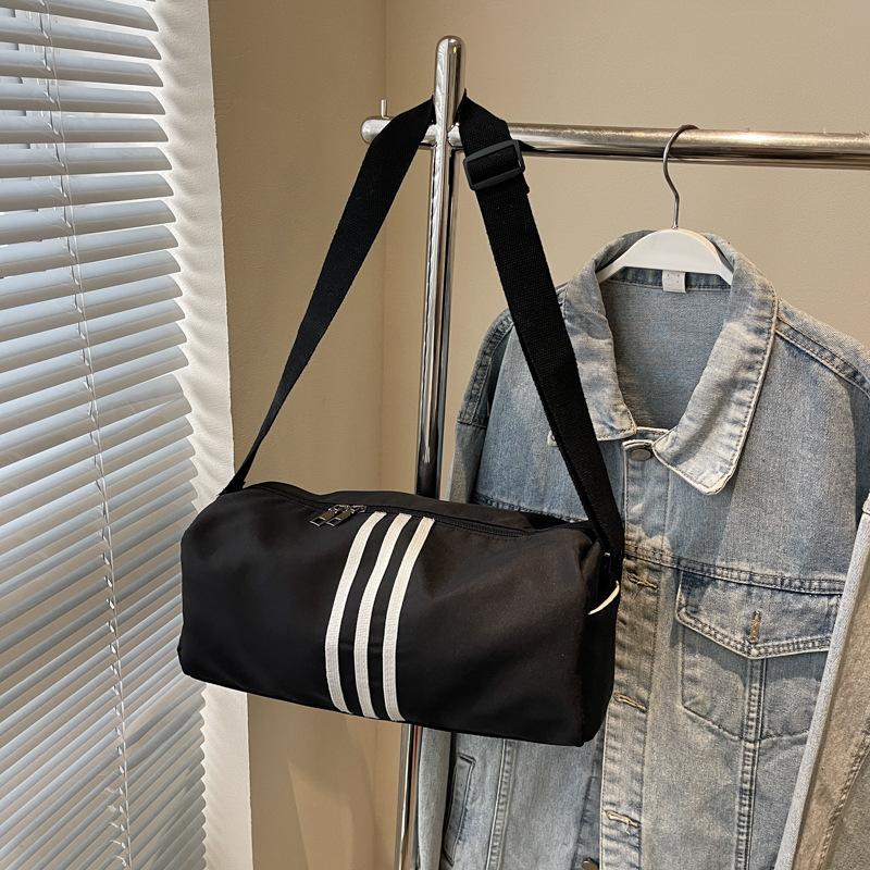 Lichtgewicht sport- en vrijetijdstas voor dames, ruime, eenvoudige messengerbag voor dagelijks gebruik, trendy schoudertas voor onder de arm