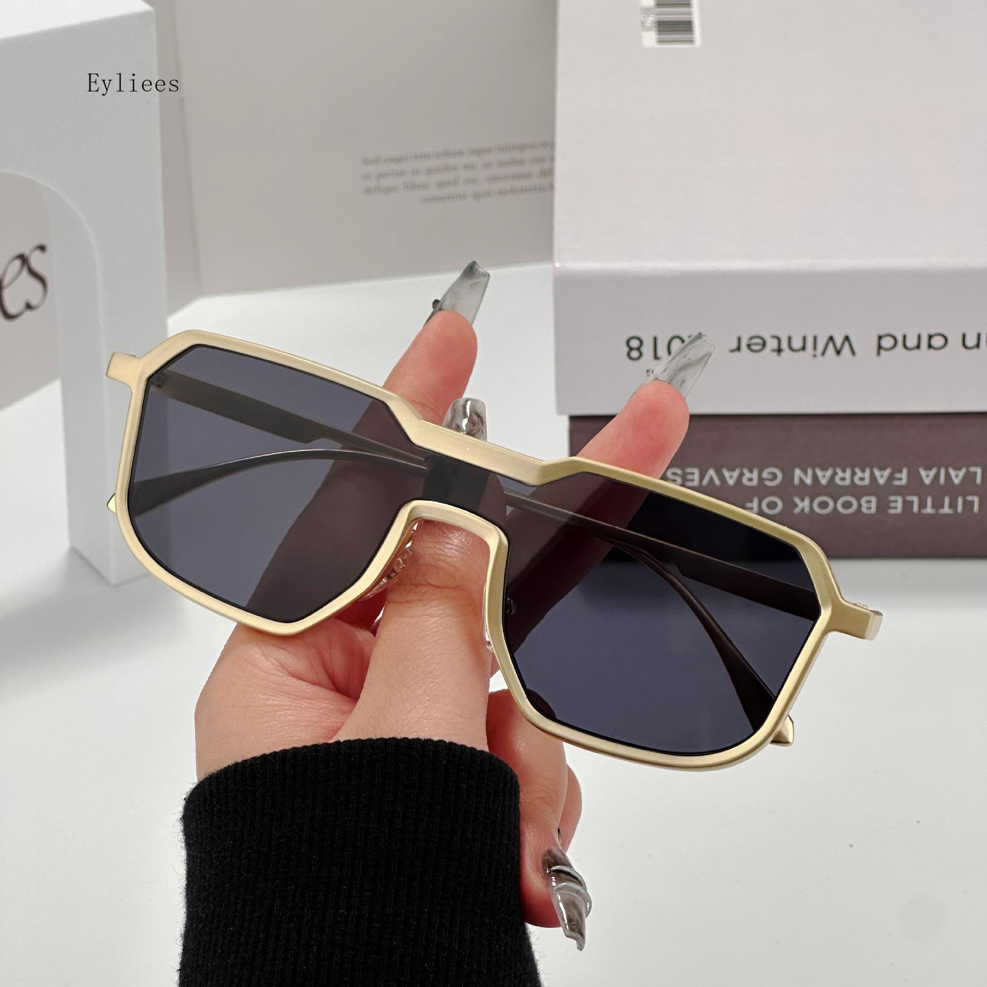 

Metal Steampunk Sunglasses For Male Punk Square Vintage Stylish Eyeglasses Retro Luxe Gafas De Sol Hombre Lunette De Soleil Homme