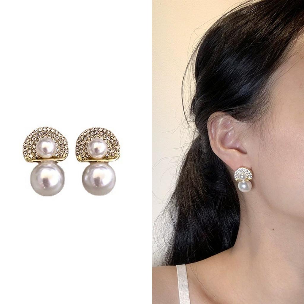 Celebrity temperament Fan-shaped design sense Full diamond stud earrings Gentle fashion High sense earrings Popular earrings