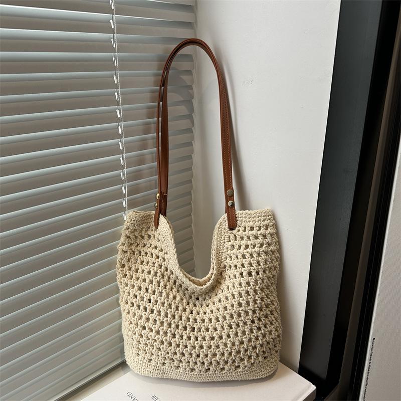 Bag women's new beautiful shoulder seaside vacation wind beach bag woven straw bag commuter tote bag
