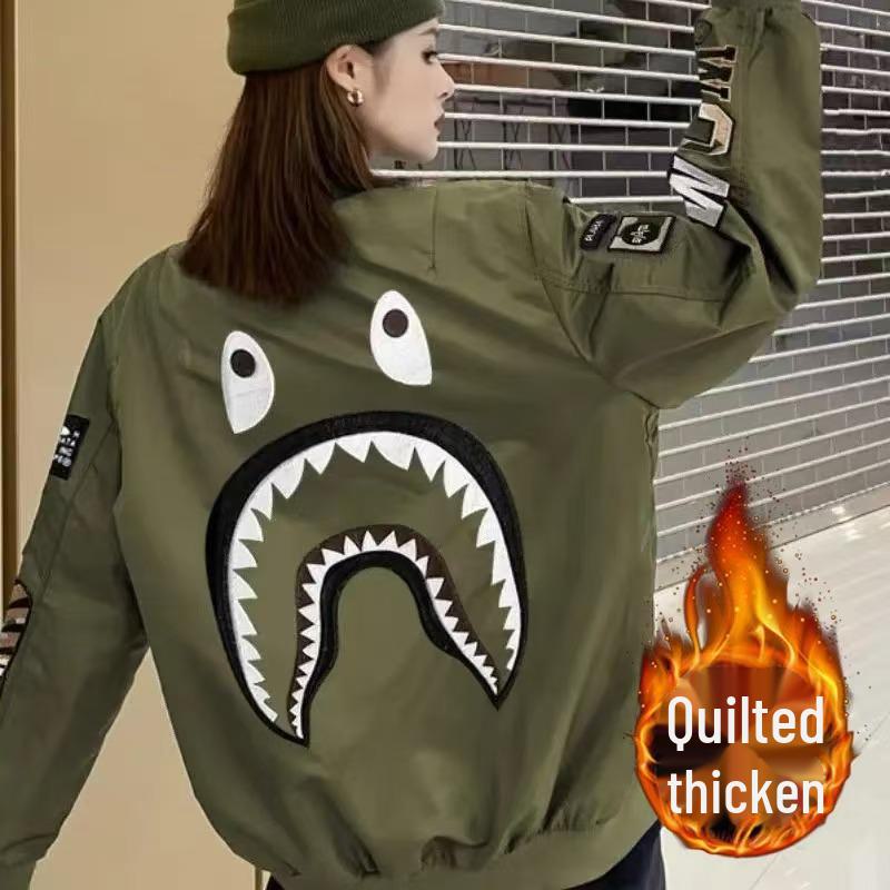 Retro-Baseballuniformen und Pilotenjacken – Trendige Herbst- und Wintermäntel für Damen und Herren