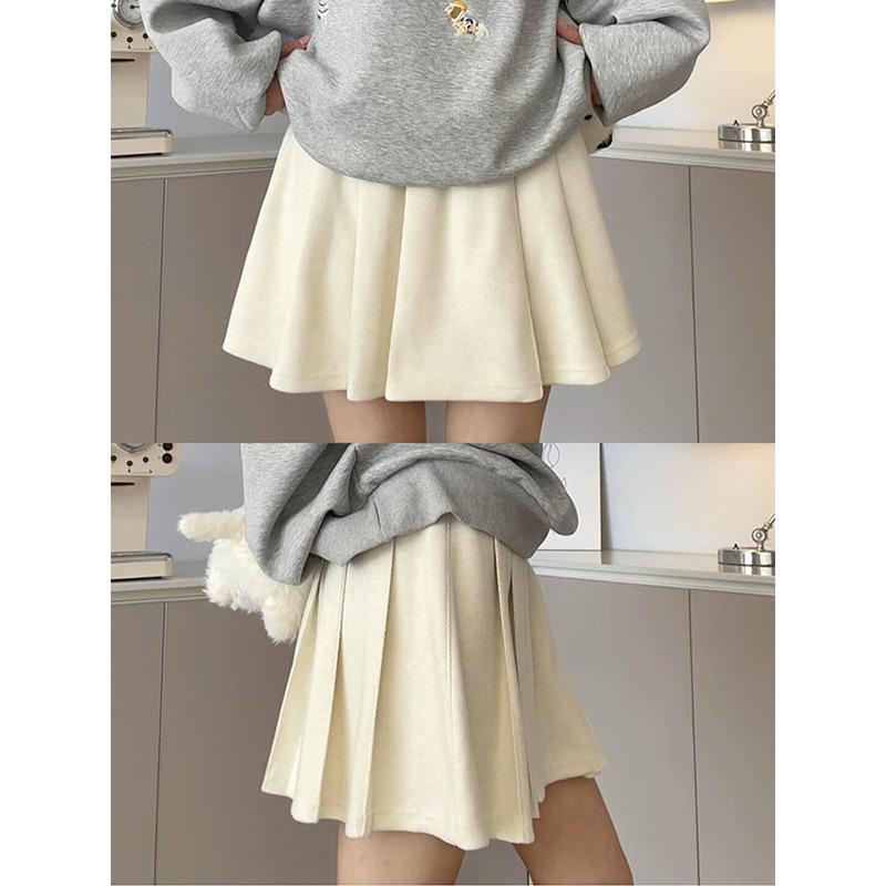 Women's Coffee Pleated A-Line Short Skirt - High-Waist, Slimming, Anti-Exposure Academic Style for Autumn 2025.
