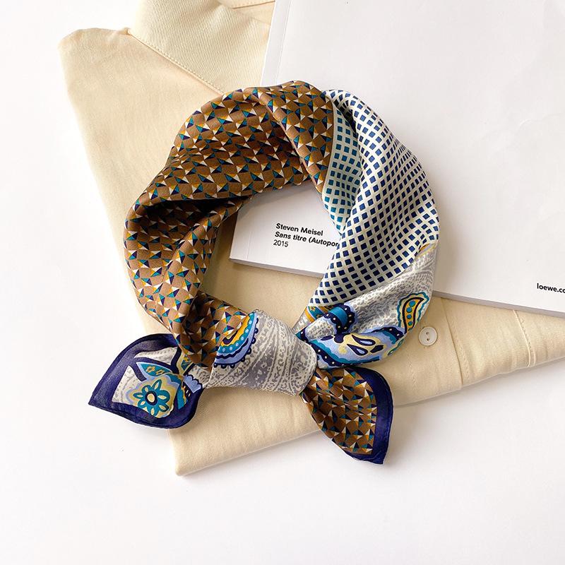 

Women s Fashion Silk Neck Scarf - Small, Lightweight Mulberry Silk Square for Spring & Autumn. 53x53 cm зелений