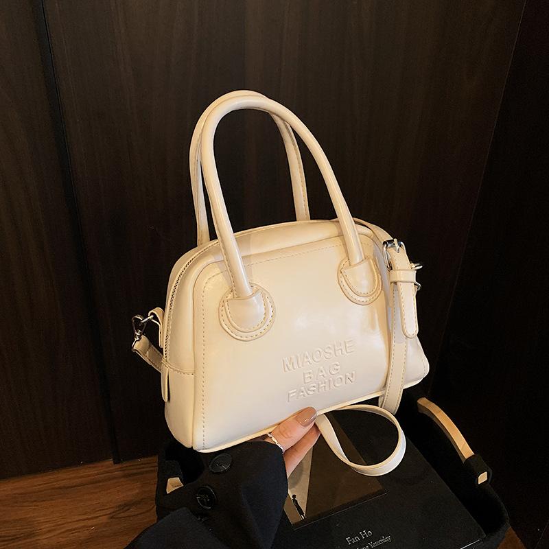 Niche Design Bag Women's Spring and Summer 2025 New Fashion Shoulder Messenger Bag Women's Korean Version Portable Bowling Bag