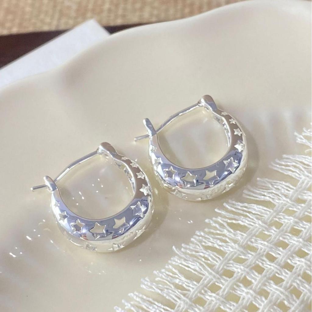 Schicke französische hohle Sternohrringe: Eleganter, vielseitiger Schmuck im Nischen-Cool-Stil