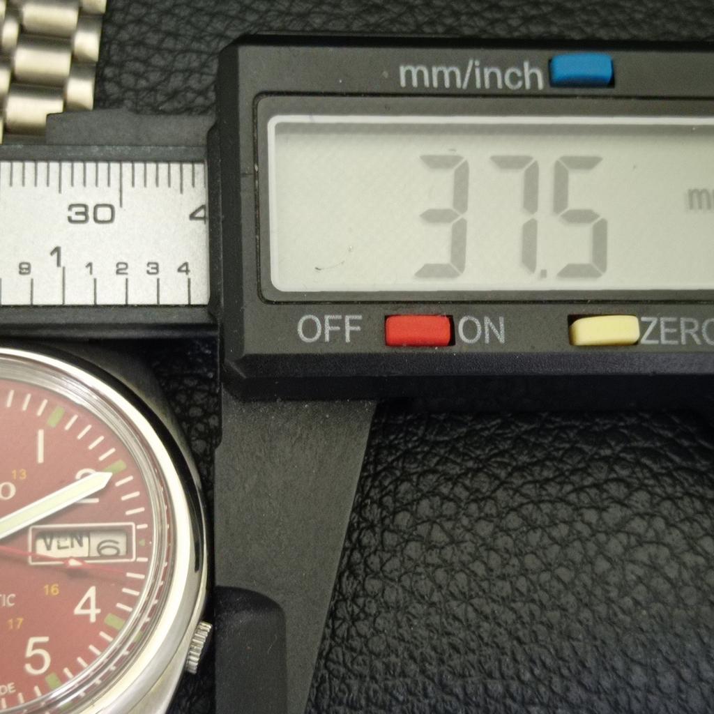 GENUINE VINTAGE AUTOMATIC SEIKO 5 JAPAN 7009A MENS MAROON DIAL WATCH A702403-5