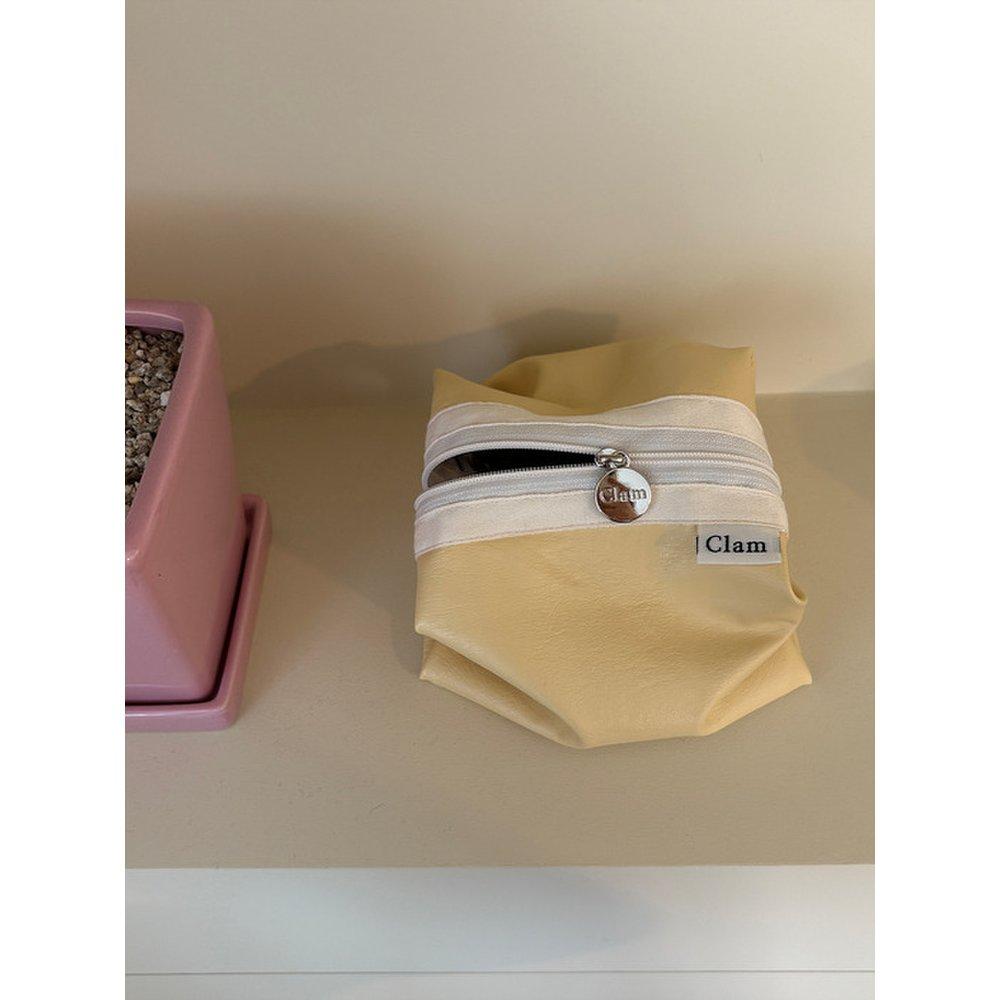 

Clam round pouch _ Leather lemon cream