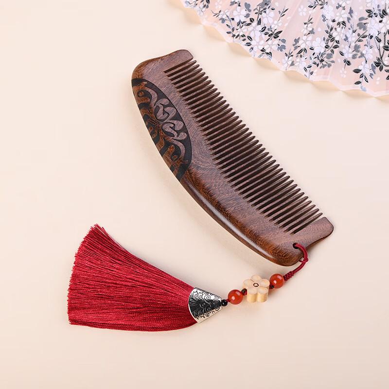 

Plum Blossom Crescent Sandalwood Comb