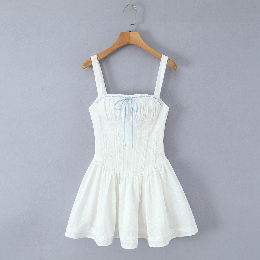 French Retro Sweet Lace Embroidery Slimming Dress 2025