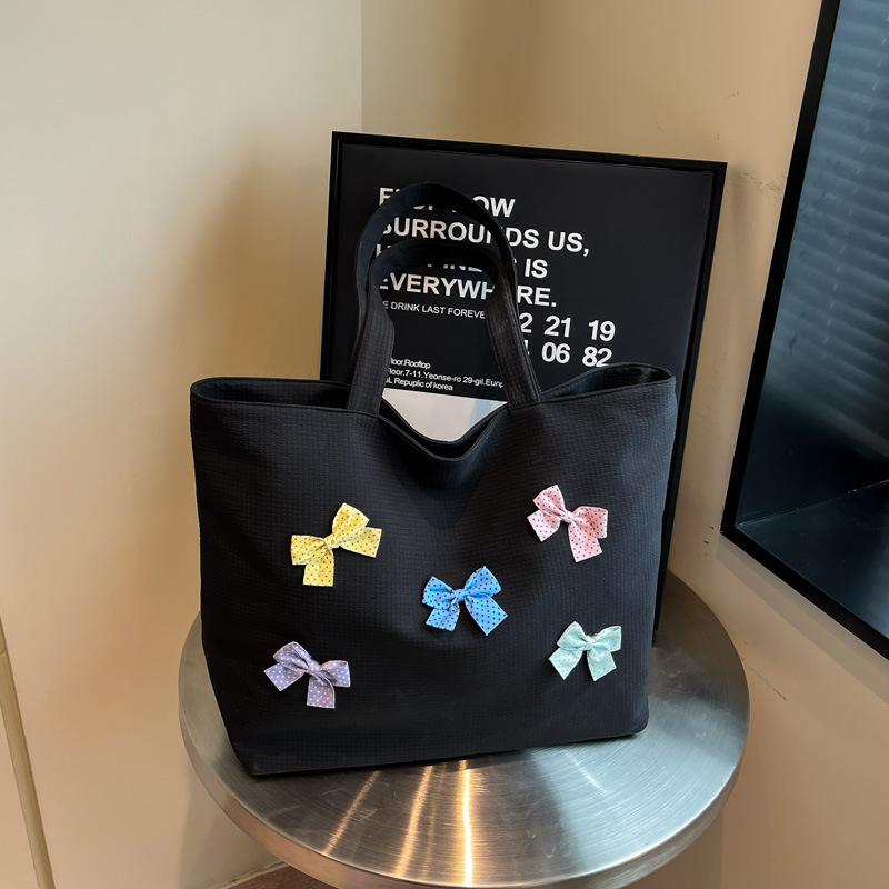 

Fashion trend niche design large-capacity bag 2025 spring new casual texture women s shoulder tote bag