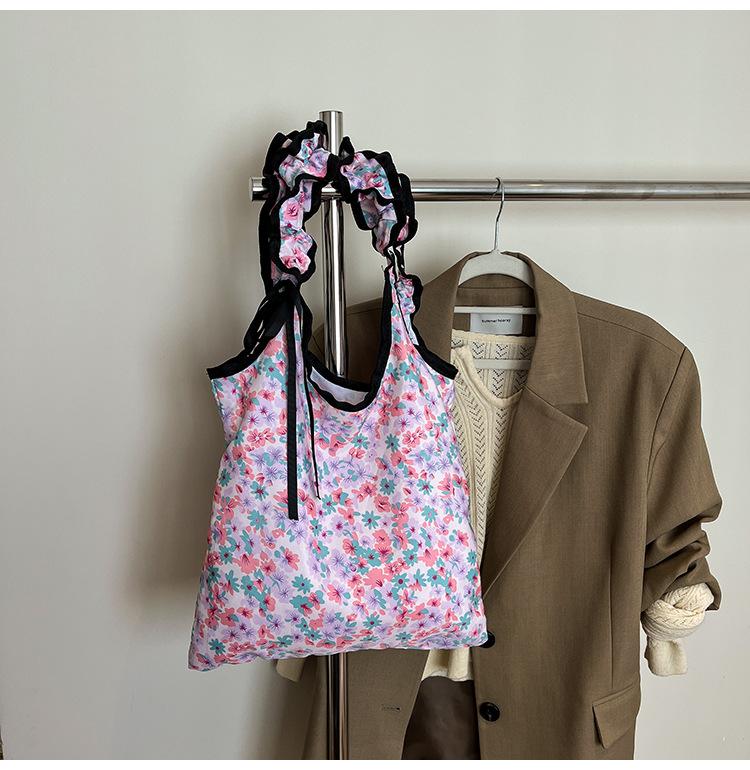 

Korean version niche bow polka dot nylon cloth sweet niche aesthetic pleated handbag hand carry shoulder armpit bag