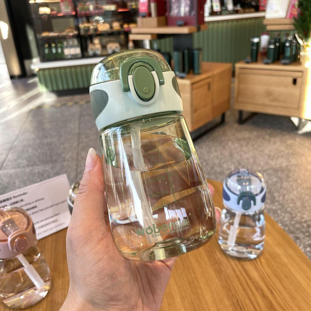 Tragbarer Sommer-Wasserbecher mit Strohhalm für Frauen und Kinder: Niedliches Design für Schüler, Schwangere und Erwachsene