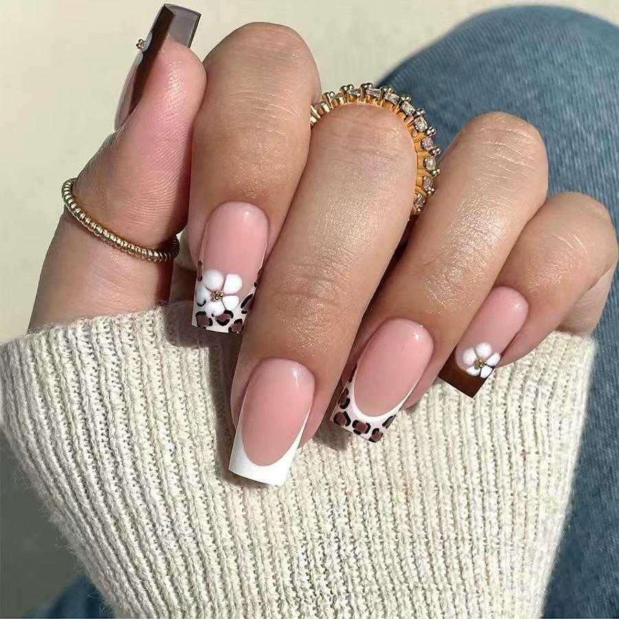 24pcs Leopard Print French False Nail Spicy Girls Flower Brown Short Square Fake Nails with Diamond Design Press On Nails Sets