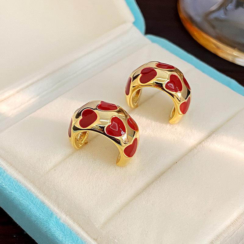 

Korean Style Retro Ankola Red Drop Glazed Heart-shaped Design with C-shaped Earrings for Women .