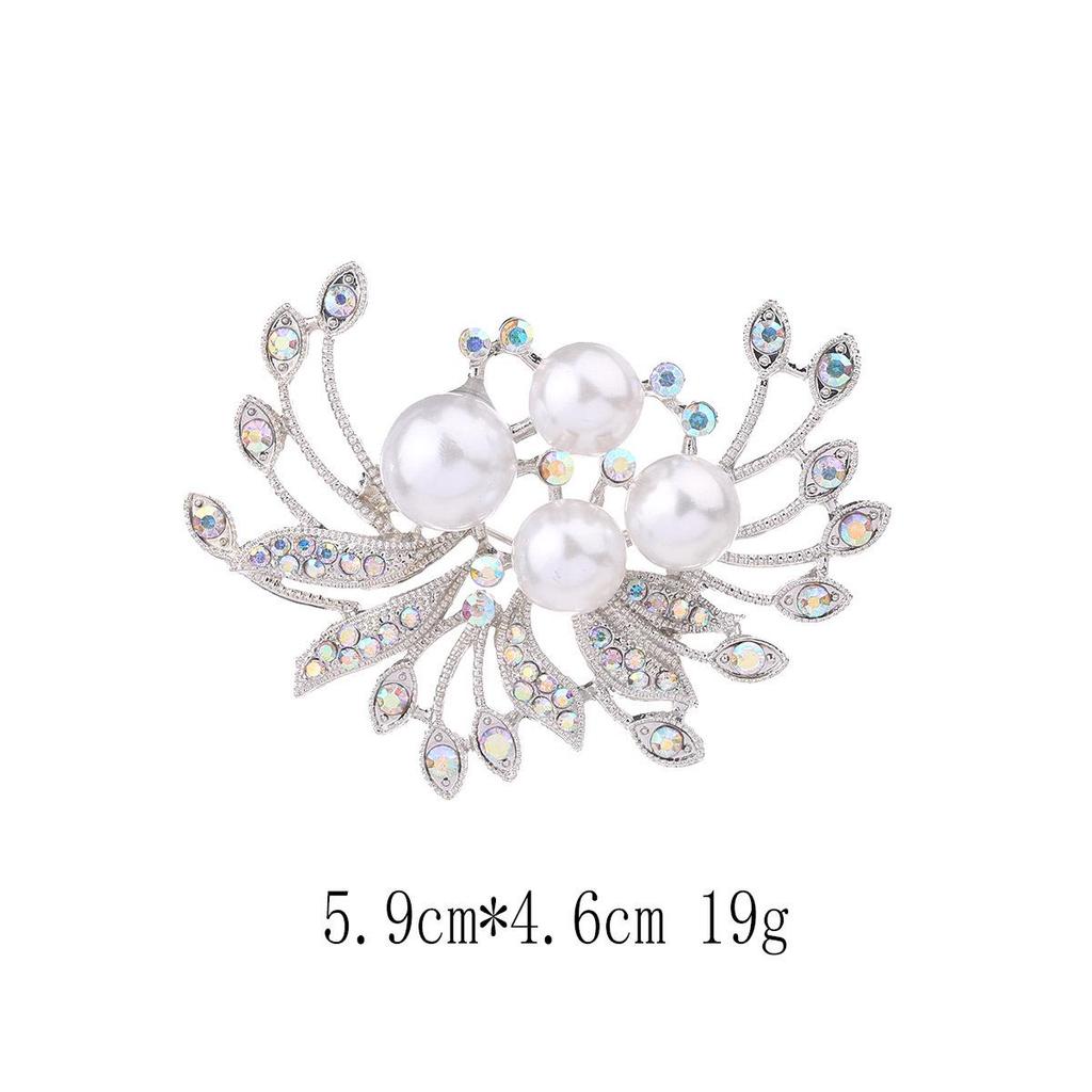 Elegant Pearl Flower Brooch for Women - High-End Accessory for Suits, Shawls & Clothing