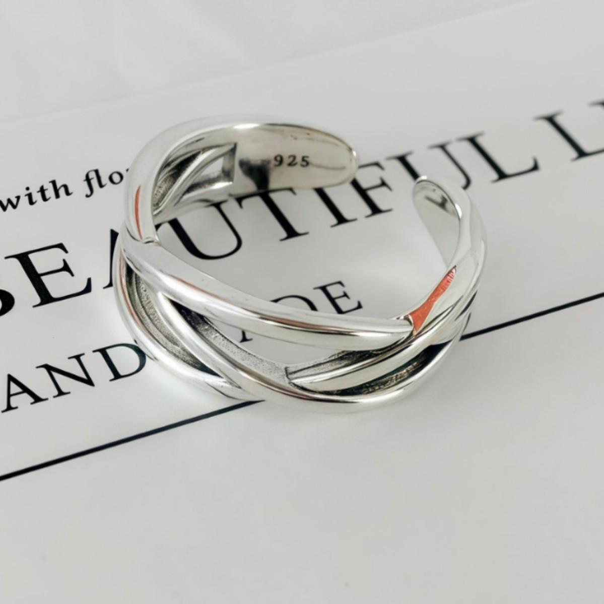 Korean Style Creative Versatile Cross Finger Ring - Intertwined Women s Accessory платиновый